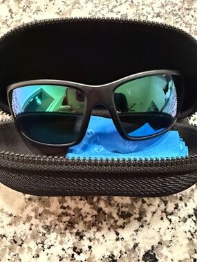Brand New Costa Reefton Blackout Green Mirrored Lens Sunglasses